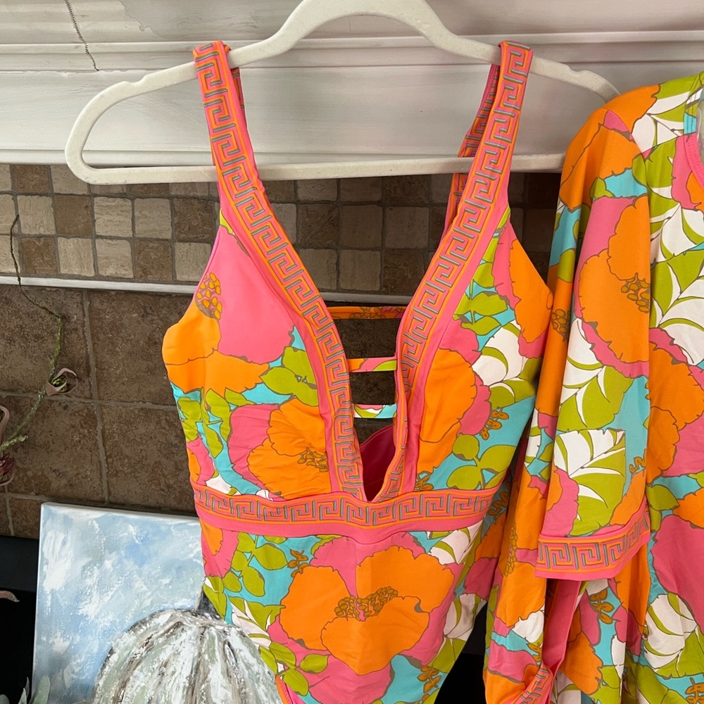 New TRINA TURK Playa De Flor Tunic Swimsuit set Cover-Up 10/L - Picture 2 of 5